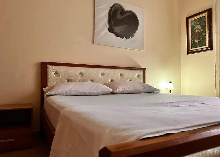 Guest Grand House Ubytování v soukromí Tirana