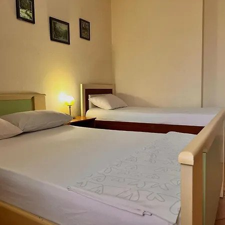 Guest Grand House * Τίρανα