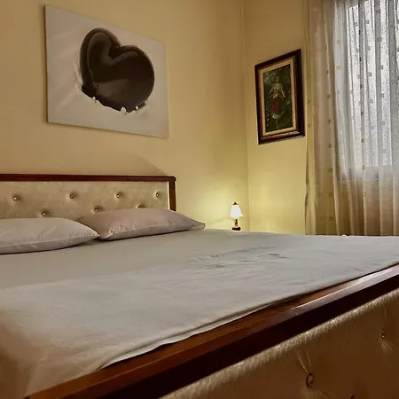 Δωμάτια σε οικογενειακή κατοικία Guest Grand House *