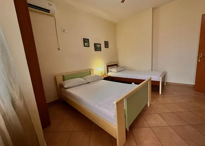 Guest Grand House 民宿 地拉那